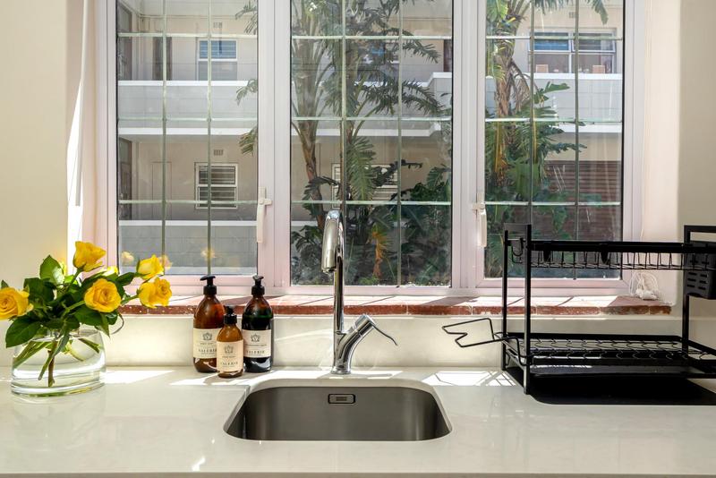 To Let 2 Bedroom Property for Rent in Sea Point Western Cape